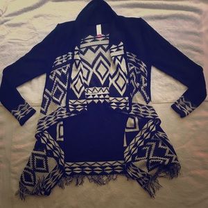 Sweater black white fringed pattern